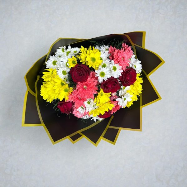 Gül Detaylı Karışık Renkli Papatya Buketi