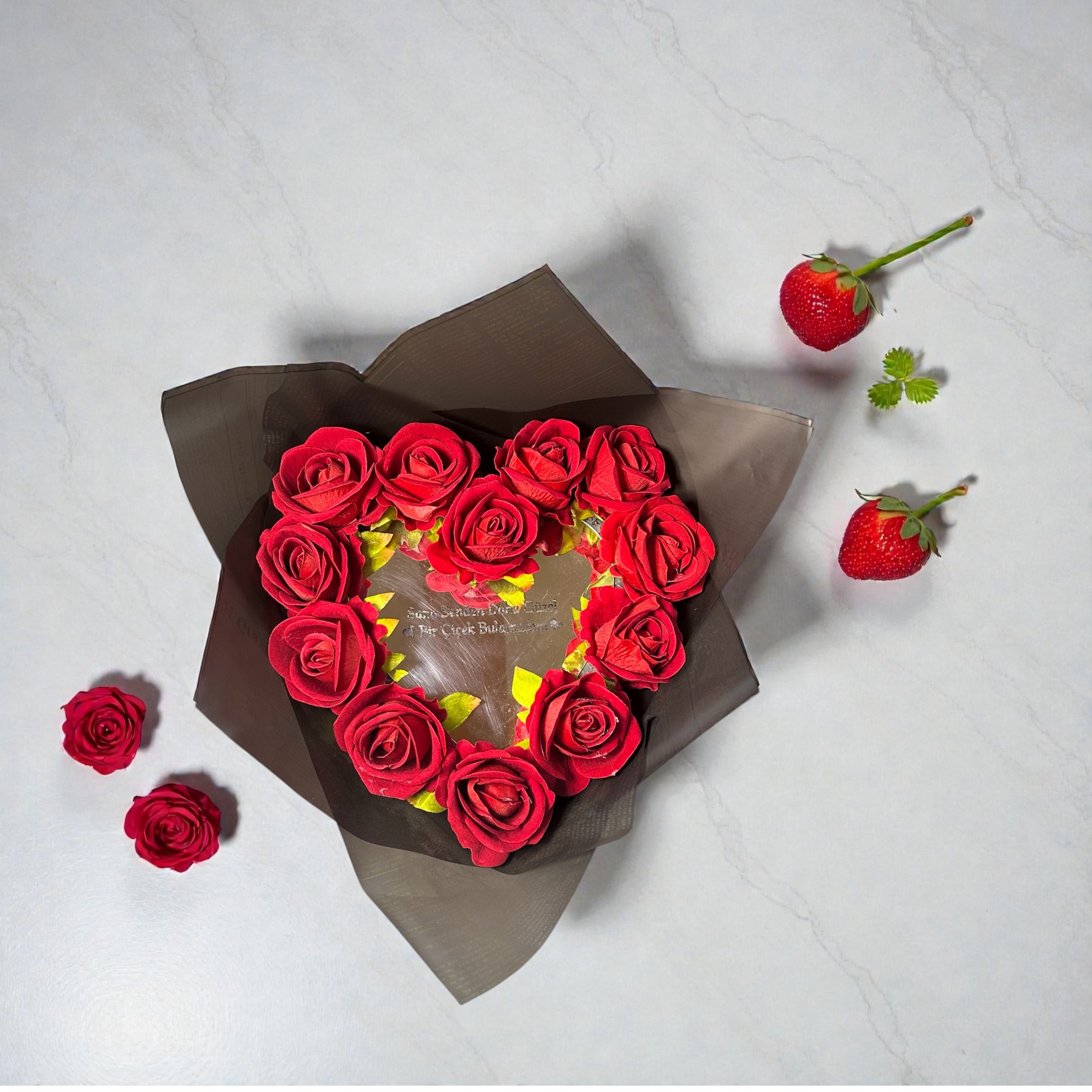 Işıklı Kalpli Yazı Detay Aynalı Yapay Kırmızı Gül Buketi