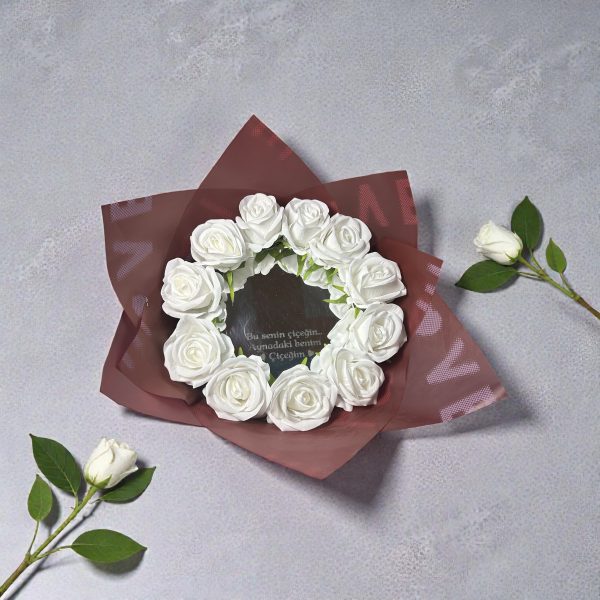 Işıklı Yazı Detay Aynalı Beyaz Yapay Gül Buketi