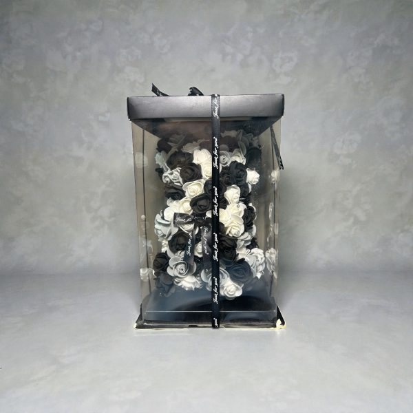 Yapay Gül Detaylı Ayıcık Siyah Beyaz