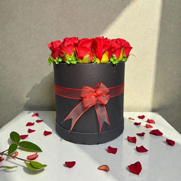 Yapay Kutu Gül Aranjmanı